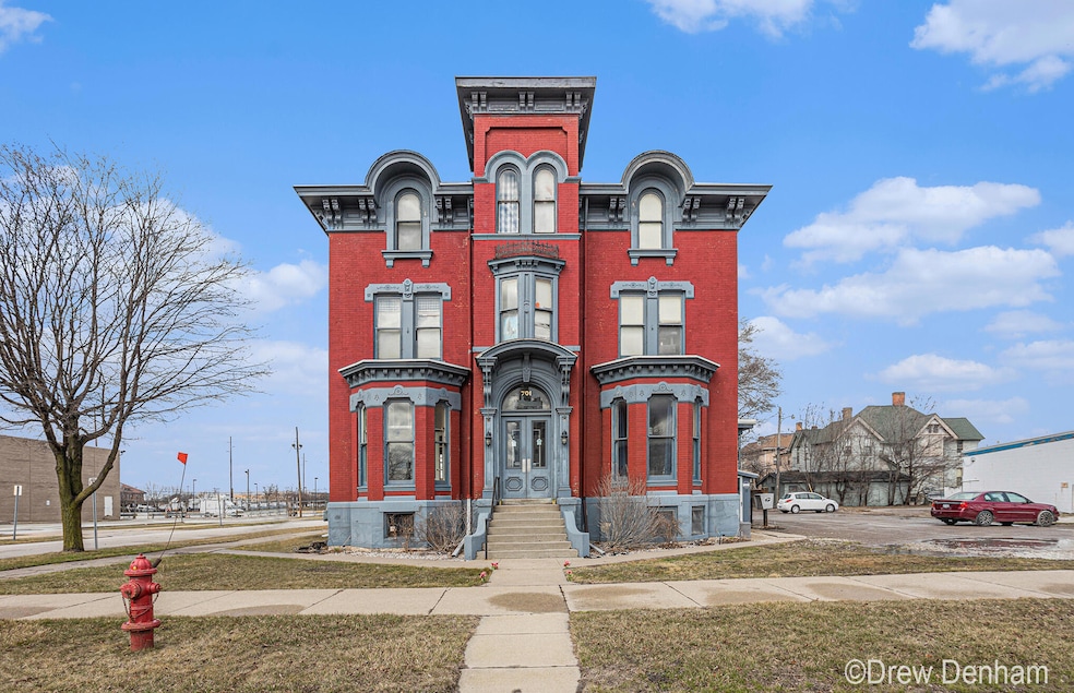 701 Center Ave, Bay City, MI 48708 - photo 1