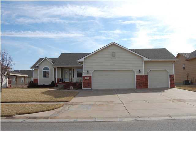 RANCH HOME WITH 3 CAR GARAGE, SPRIKLER SYSTEM.