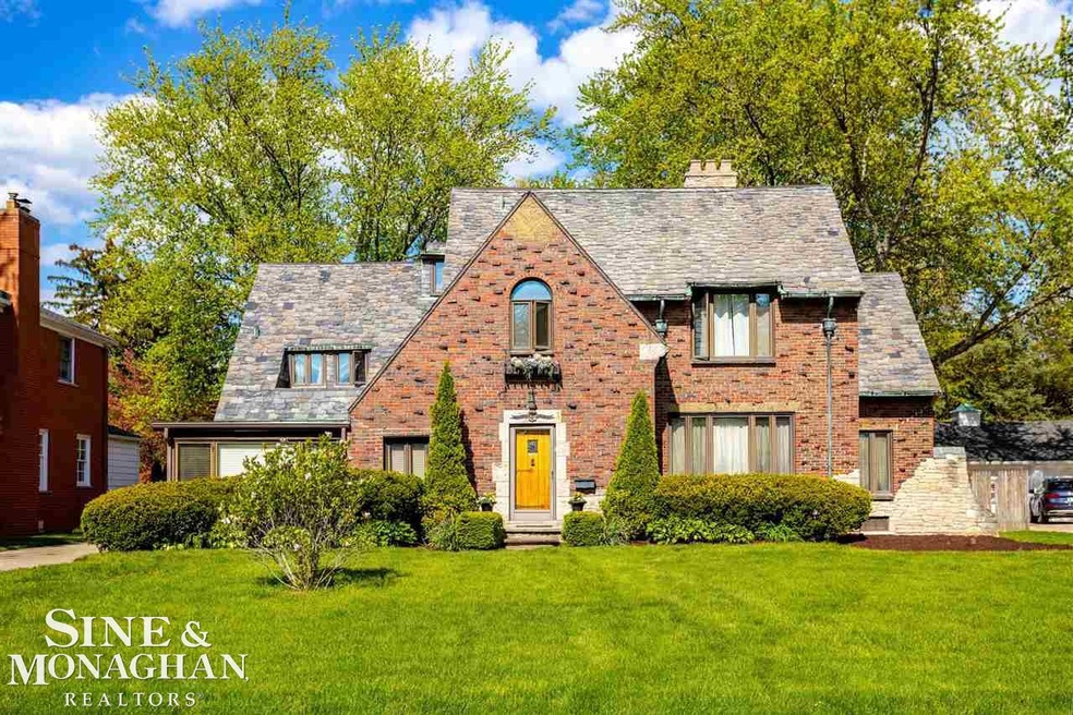 646 Lakepointe St, Grosse Pointe Park, MI 48230 - photo 1