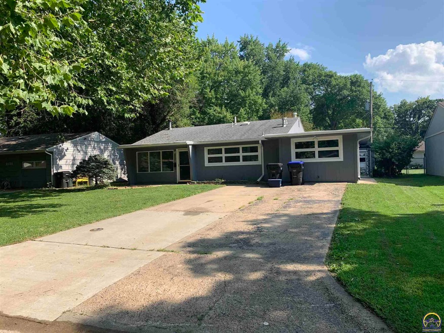 1529 SW 24th St, Topeka, KS 66611 - photo 1