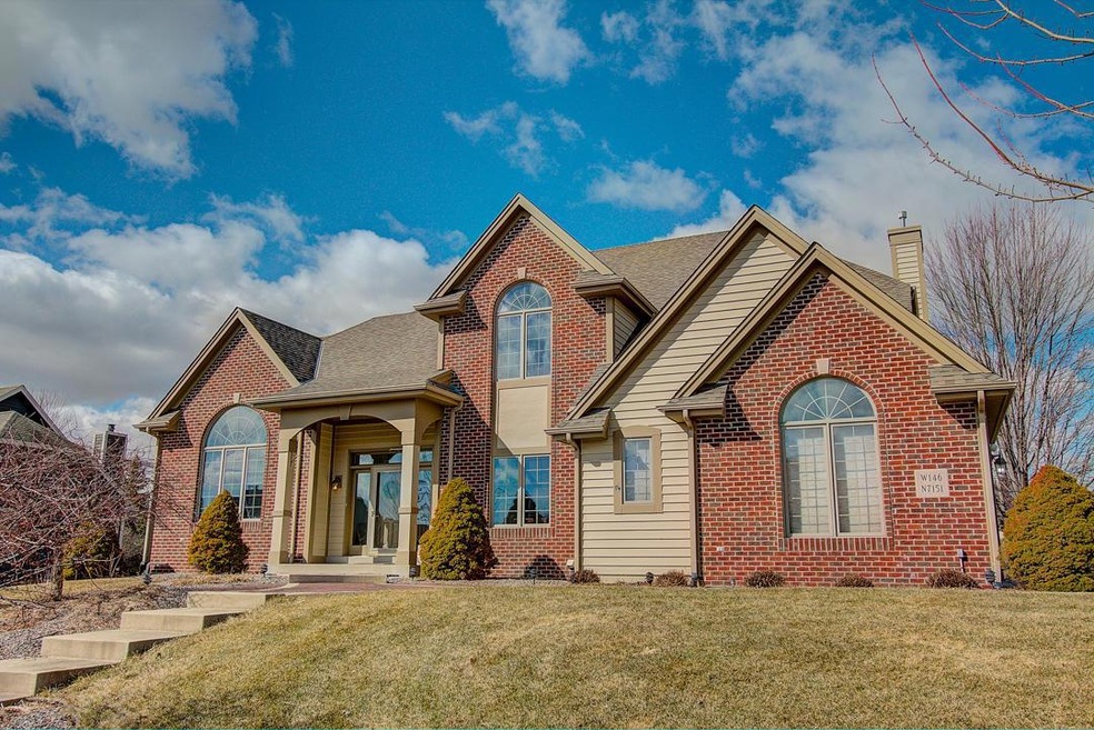 W146N7151 Winter Hollow Dr, Menomonee Falls, WI 53051 - photo 1