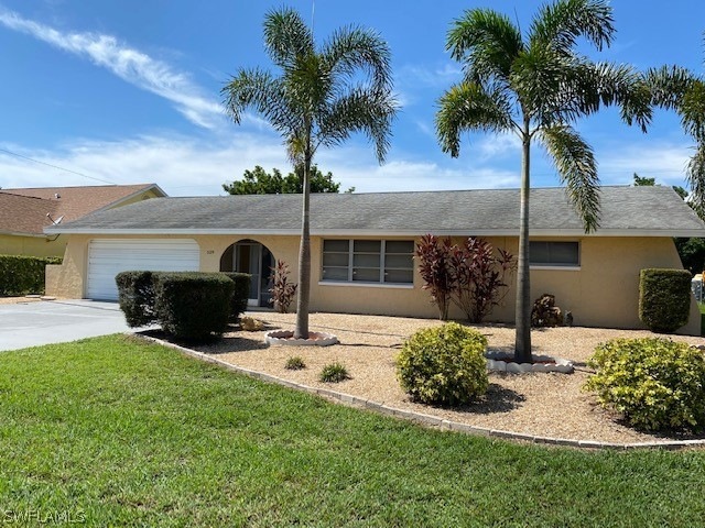 Welcome to 529 SE 27th St ---- New palm trees in f