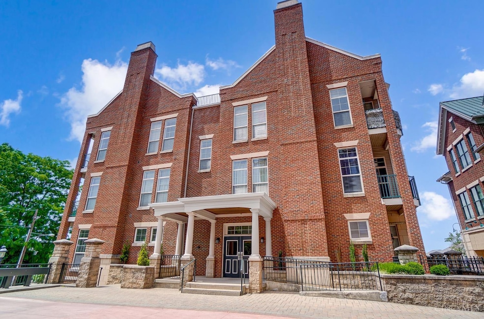 252 Stetson St, Cincinnati, OH 45219 - photo 1