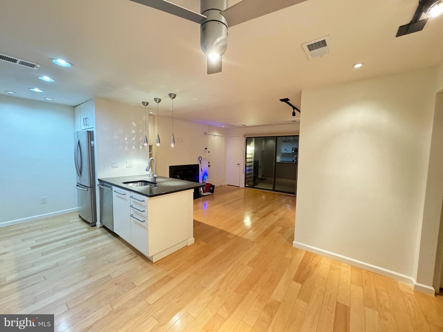 11717 C Summerchase Cir unit 1717-C, Reston, VA 20194 - photo 1