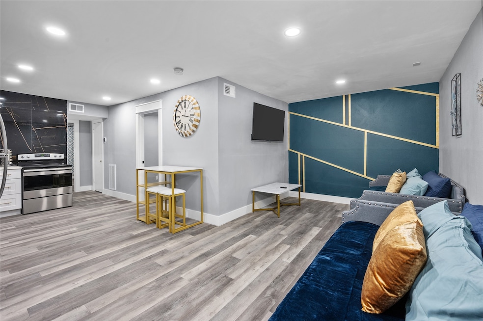 601 E 7th St unit 9, Houston, TX 77007 - photo 1