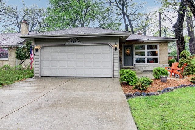 316 N Shady Ln, Elmhurst, IL 60126 - photo 1