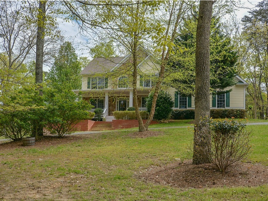 Spectacular 5 bedroom, 3.5 bath Craftsman beauty n