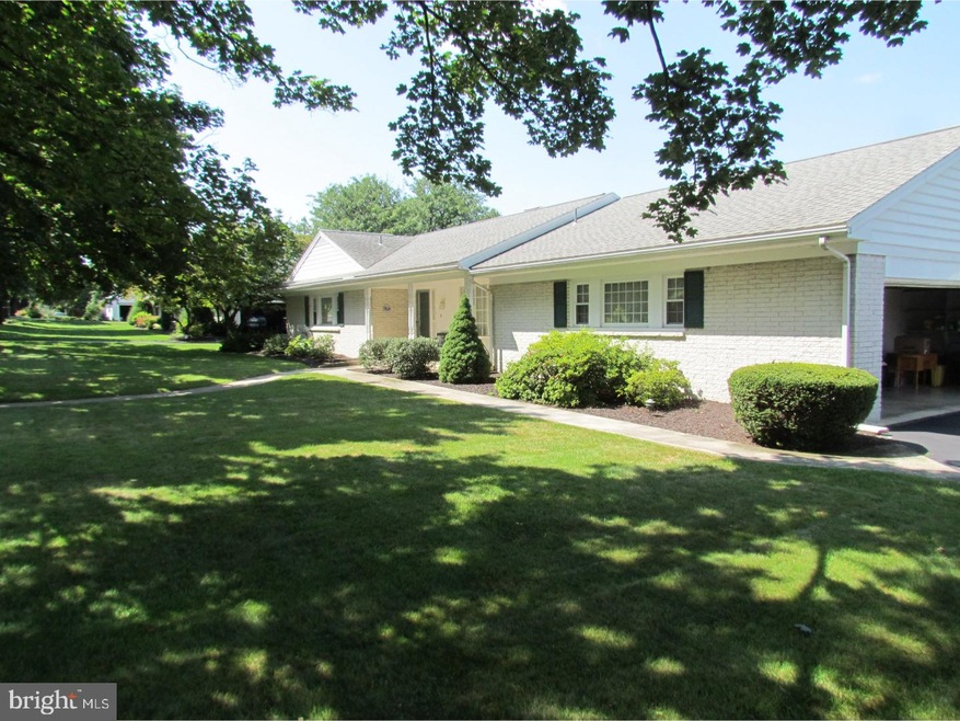 3216 Westview Dr, Reading, PA 19605 - photo 1