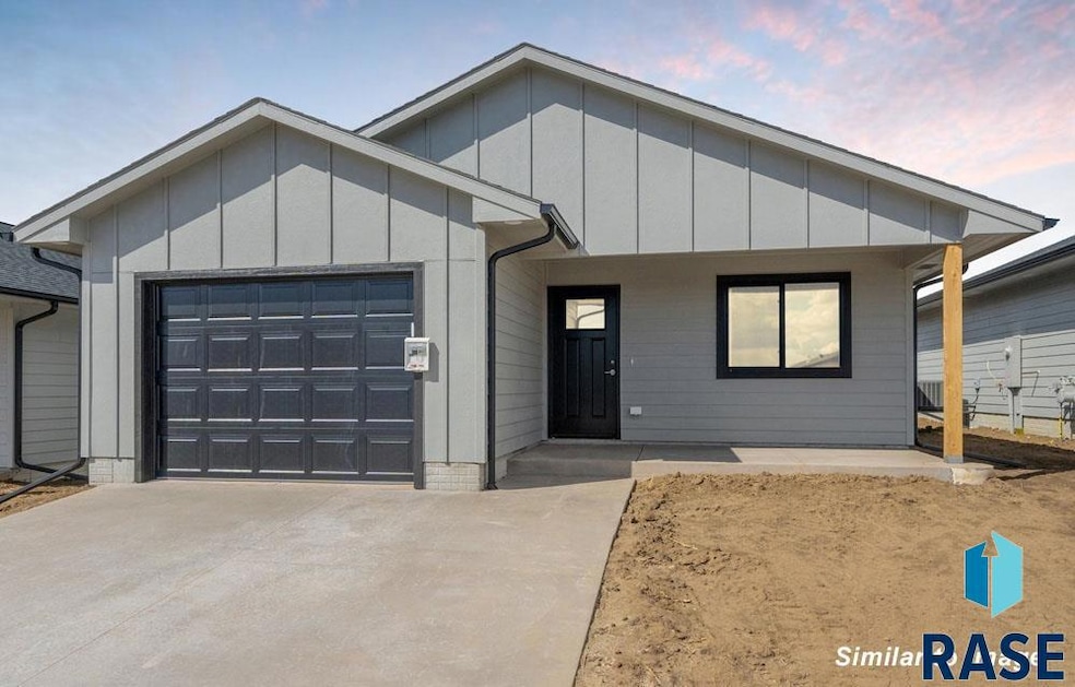 1608 N Tina Dr, Sioux Falls, SD 57110 - photo 1