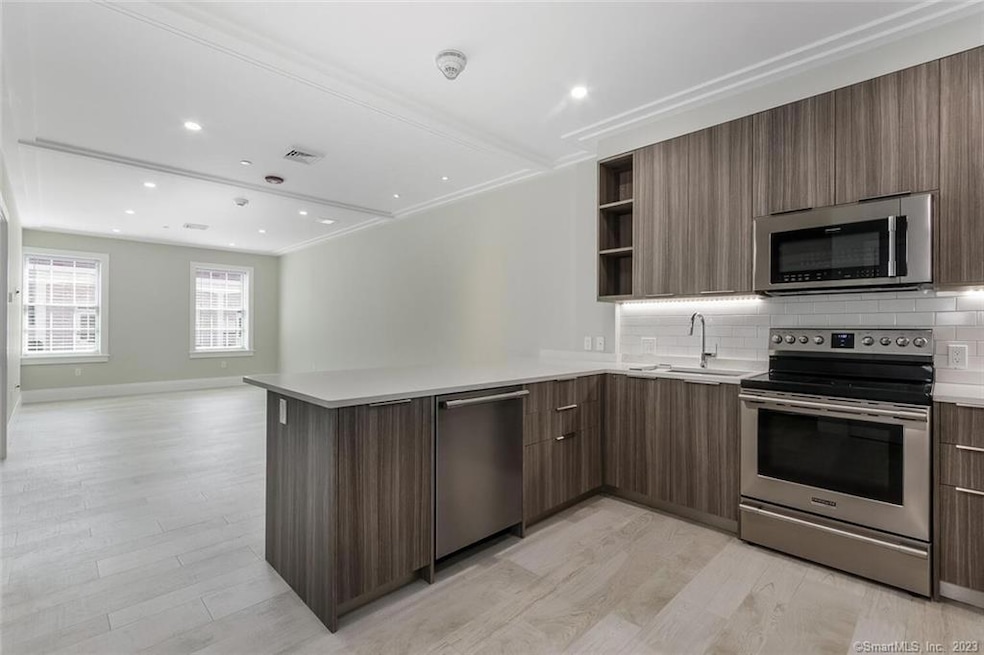 1990 Bronson Rd unit 2, Fairfield, CT 06824 - photo 1