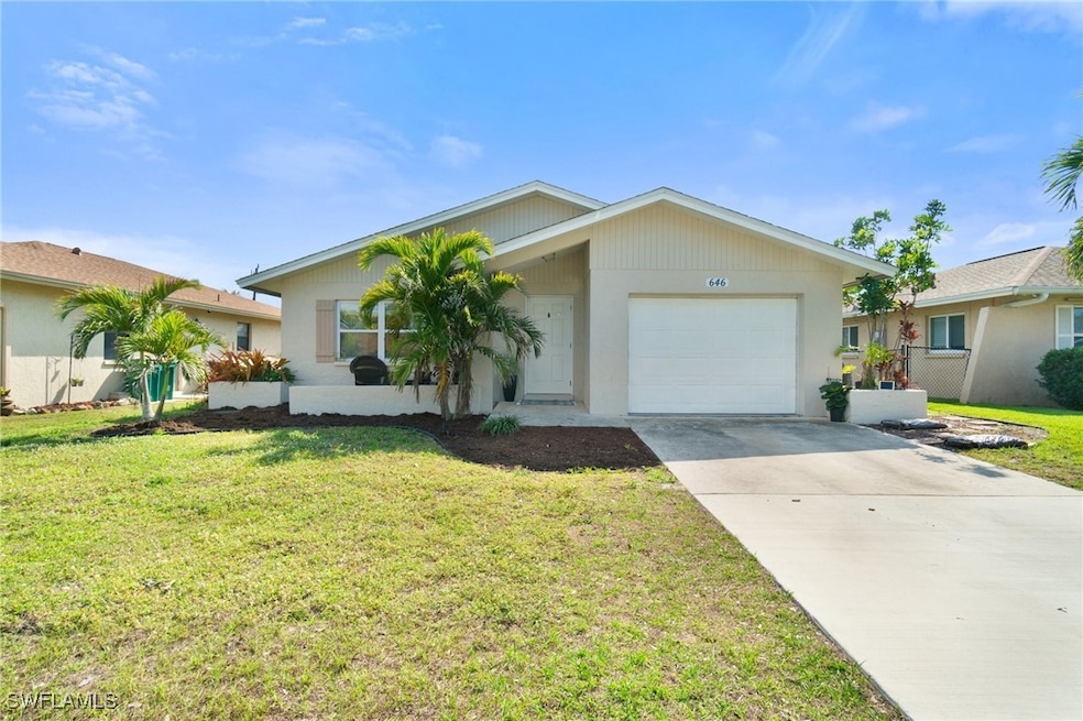 600 Block of Naples Park! Walk to the beach for su