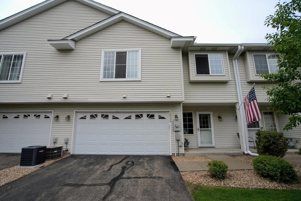 Well maintained 2BR/2BA townhome in Blaine