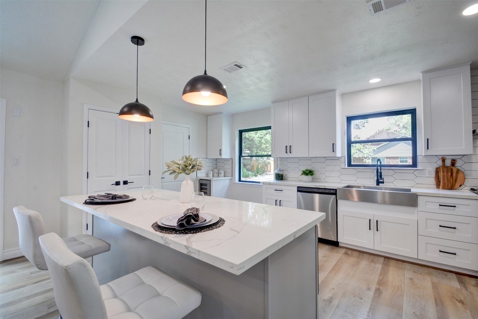 14126 Britoak Ln, Houston, TX 77079 - photo 1