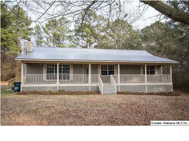 3 BEDROOM, 2 BATH HOME, NEW ROOF, NEW PAINT, NEW F