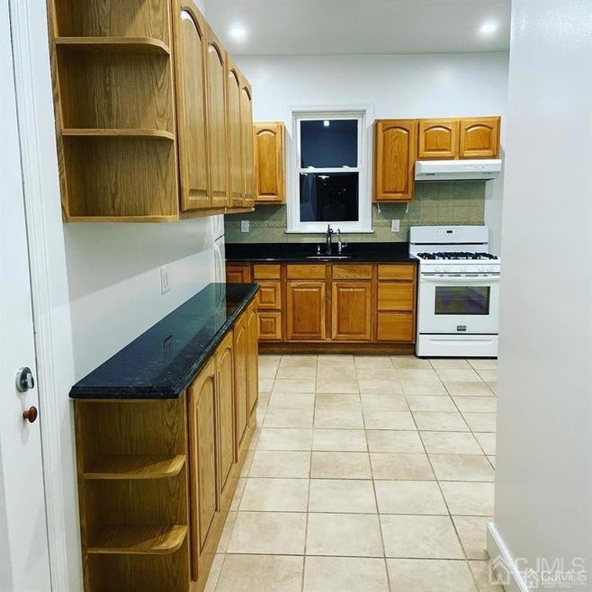 561 Walnut St unit 1, Elizabeth, NJ 07201 - photo 1