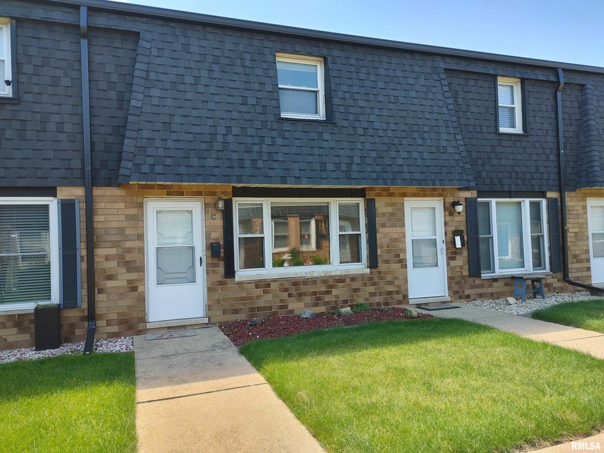 1911 Canterbury Dr unit C, Washington, IL 61571 - photo 1