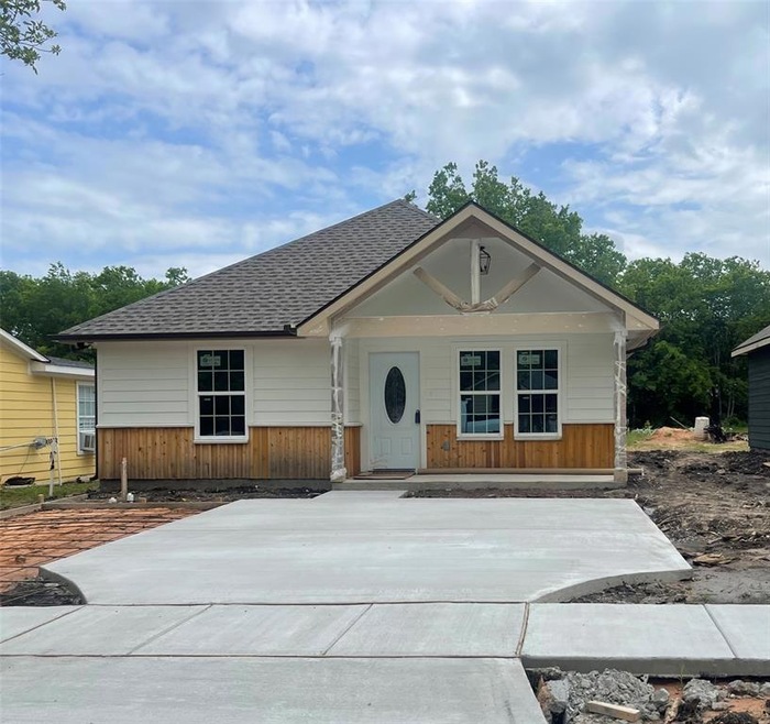 519 N Colbert Ave, Sherman, TX 75090 - photo 1