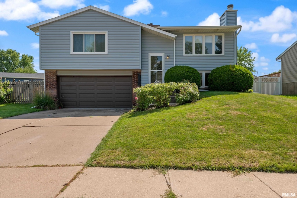 3313 Covington Dr, Davenport, IA 52806 - photo 1