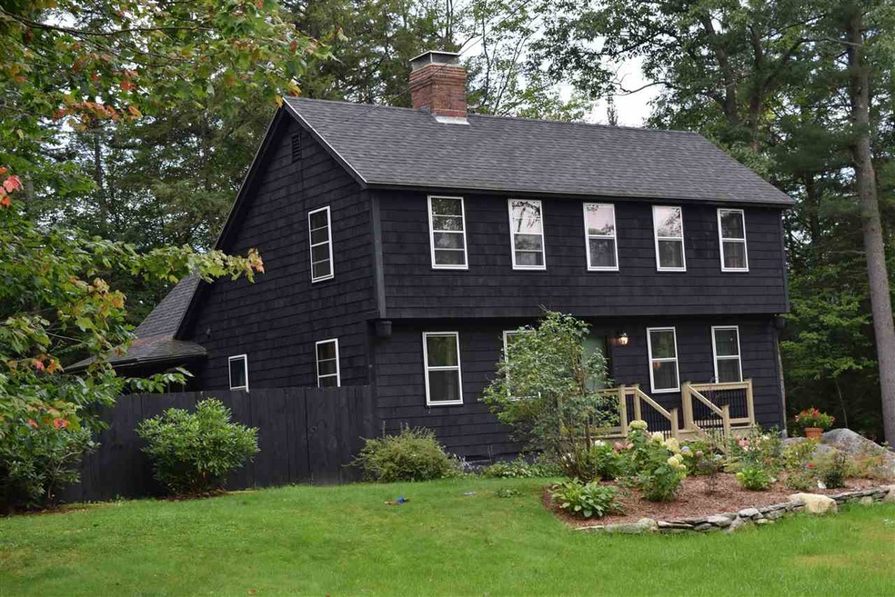 Located in a super neighborhood with easy access t