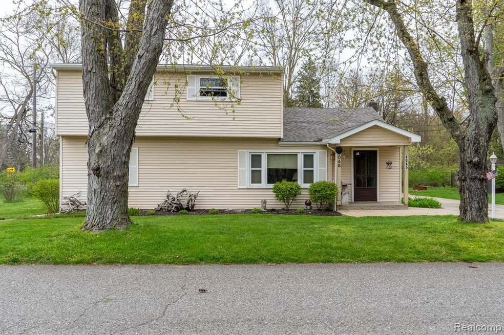 4045 Echo Dr, West Bloomfield, MI 48323 - photo 1