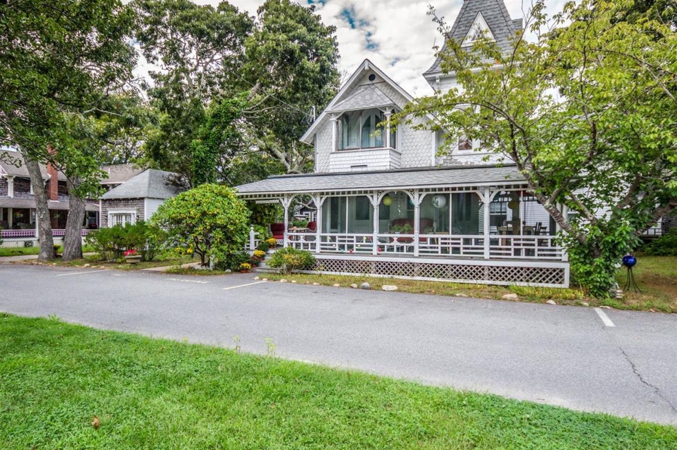 39 Pequot Ave, Oak Bluffs, MA 02568 - photo 1