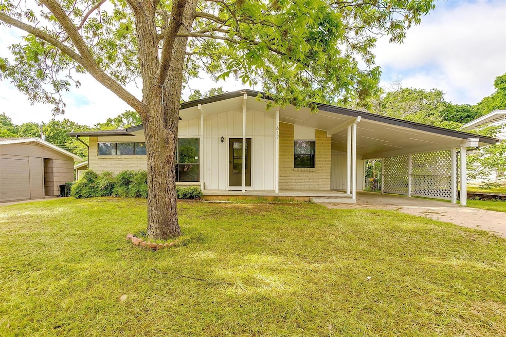 617 Elm St, Hurst, TX 76053 - photo 1