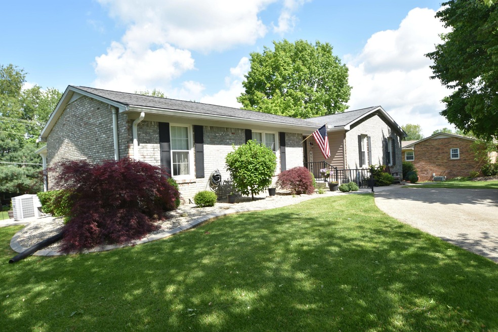 240 Farmbrook Cir, Frankfort, KY 40601 - photo 1