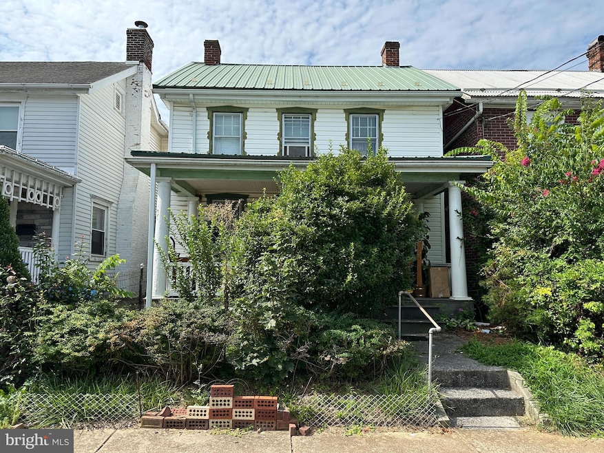 129 E Franklin St, Greencastle, PA 17225 - photo 1