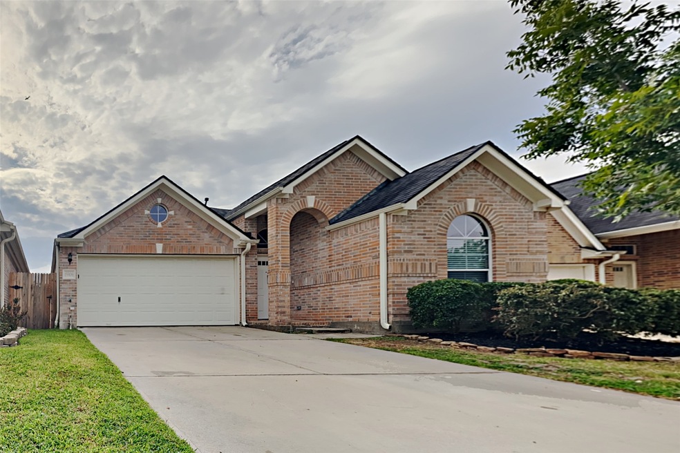15906 Pleasant Green Cir, Tomball, TX 77377 - photo 1