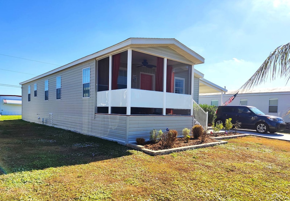 325 Sonnet Ln, North Fort Myers, FL 33903 - photo 1