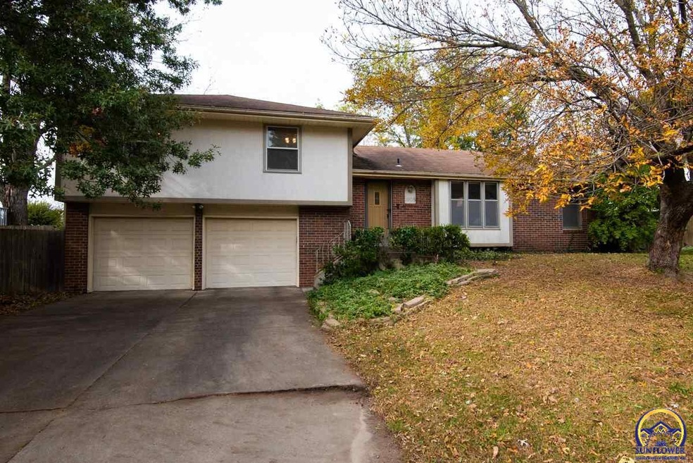 2805 SW Ashworth Place, Topeka, KS 66614 - photo 1