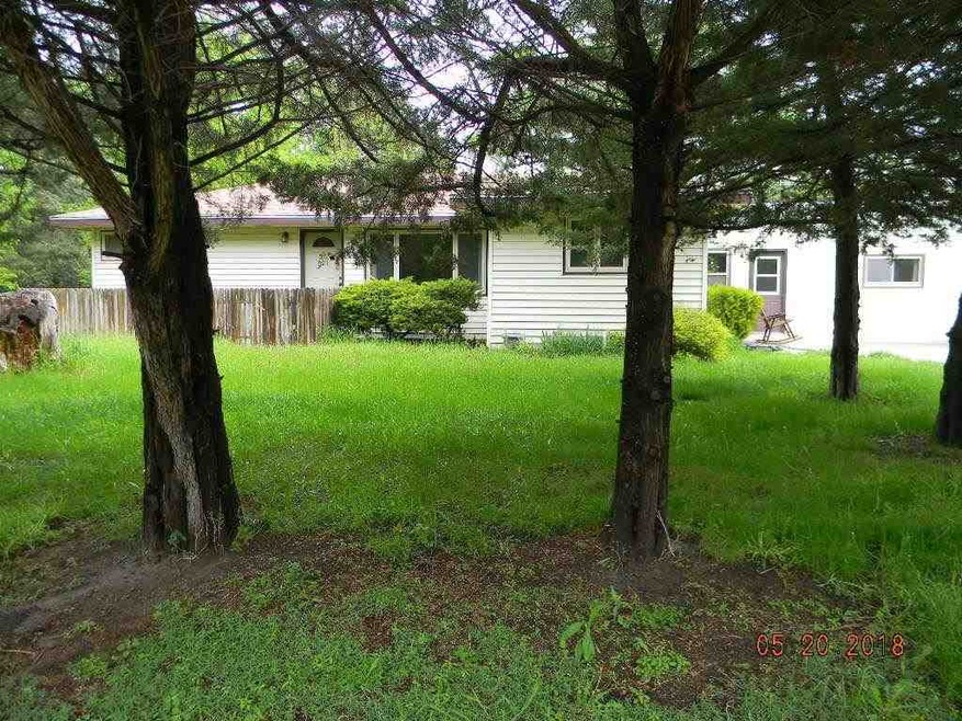 318 E Friendly Ln, North Platte, NE 69101 - photo 1