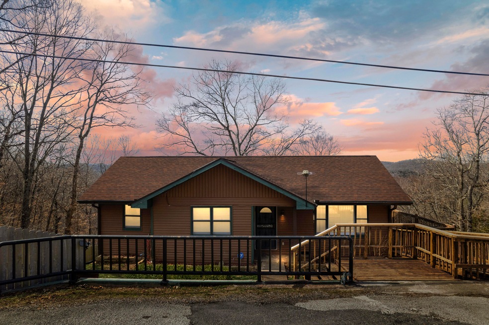 2213 Talking Rocks Rd, Reeds Spring, MO 65737