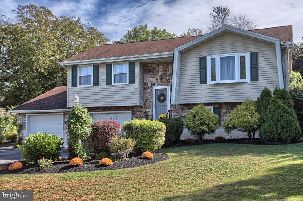 86 Hertzog Dr, Leola, PA 17540 - photo 1