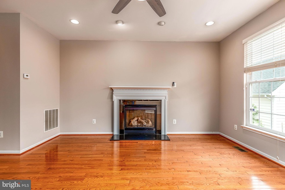 42476 Mandolin St, Chantilly, VA 20152 - photo 1