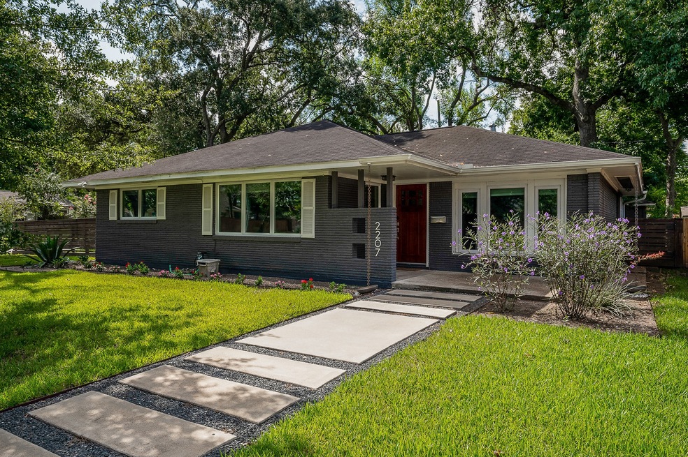 2207 Libbey Dr, Houston, TX 77018 - photo 1