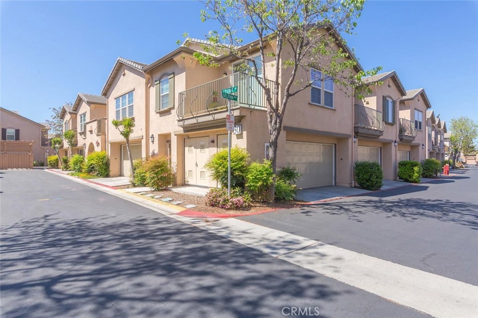 View of driveway & garage