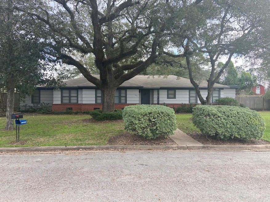 2917 Avenue L, Bay City, TX 77414 - photo 1