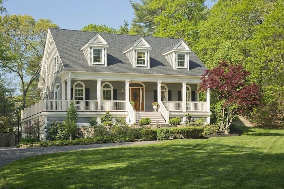 237 Leavitt St, Hingham, MA 02043 - photo 1