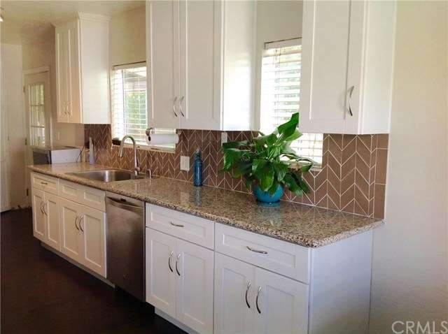 Gorgeous newer kitchen a little over a year old wi