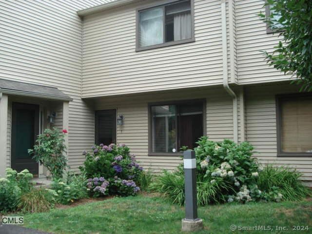 1 Horizon Dr unit 7, Norwalk, CT 06854 - photo 1