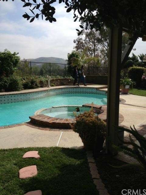 POOL & SPA