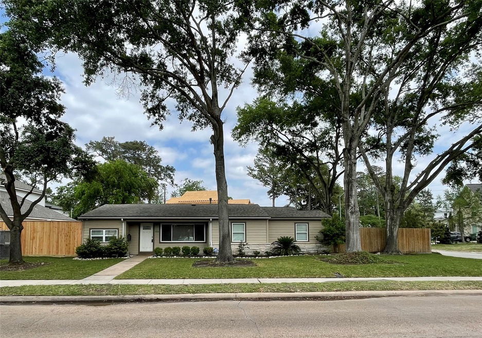1428 W 43rd St, Houston, TX 77018 - photo 1