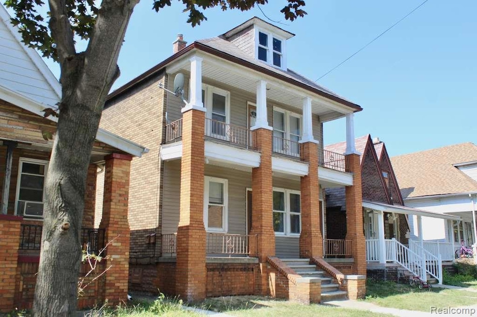 11355 Saint Aubin St, HamtraMcK, MI 48212 - photo 1