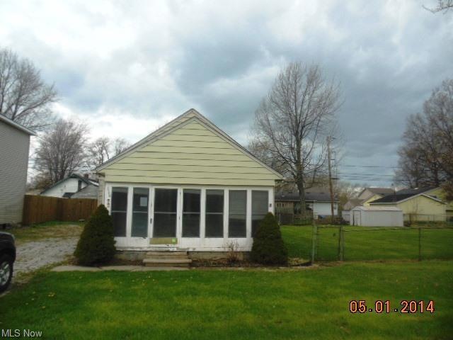 658 Pasadena Ave, Sheffield Lake, OH 44054 - photo 1