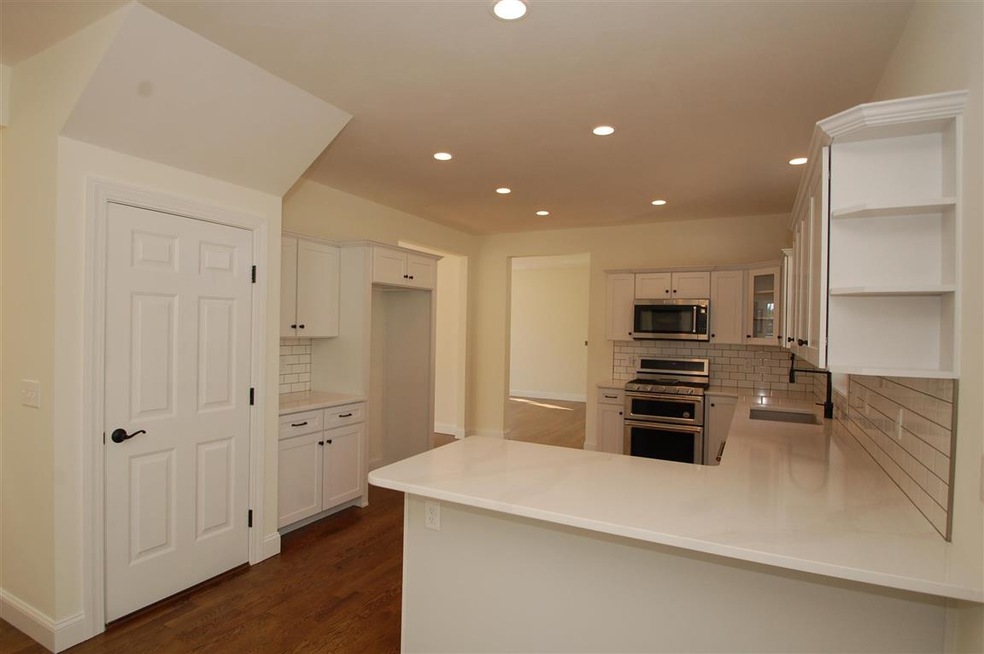 2 Mcintosh Ct unit 55, MerriMacK, NH 03054 - photo 1