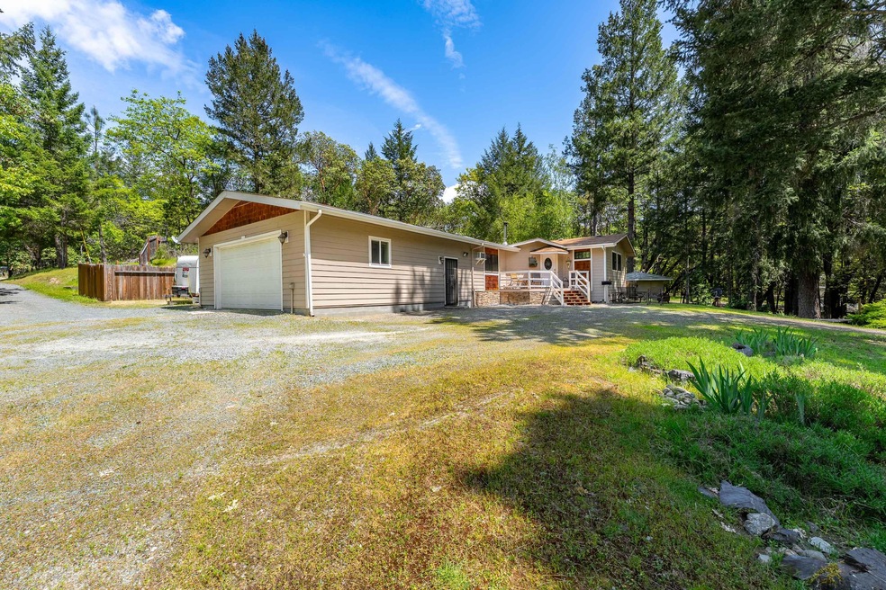 855 Cienaga Ln, Grants Pass, OR 97526 - photo 1