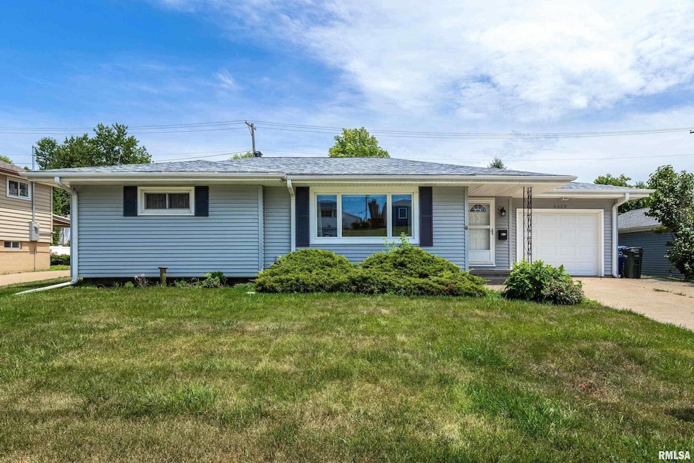 4329 N Pine St, Davenport, IA 52806 - photo 1