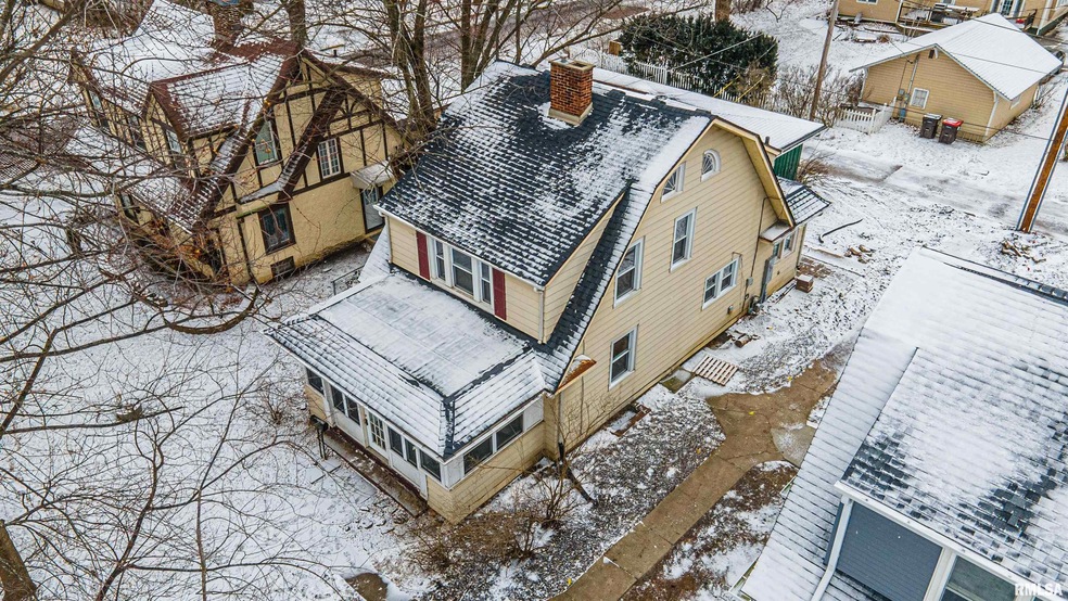 1019 Tremont St, Lincoln, IL 62656 - photo 1