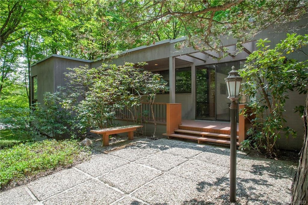 32 High Hill Rd, Bloomfield, CT 06002 - photo 1